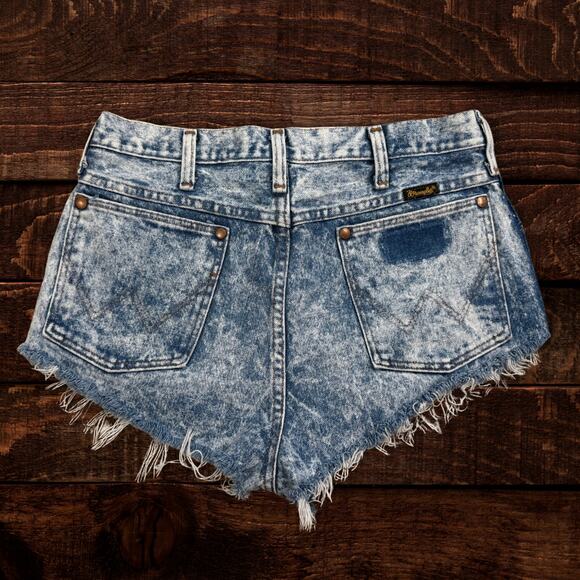 Wrangler Vintage High Waisted Acid Wash Micro Cut Off Frayed Denim Shorts 32 - Picture 3 of 10
